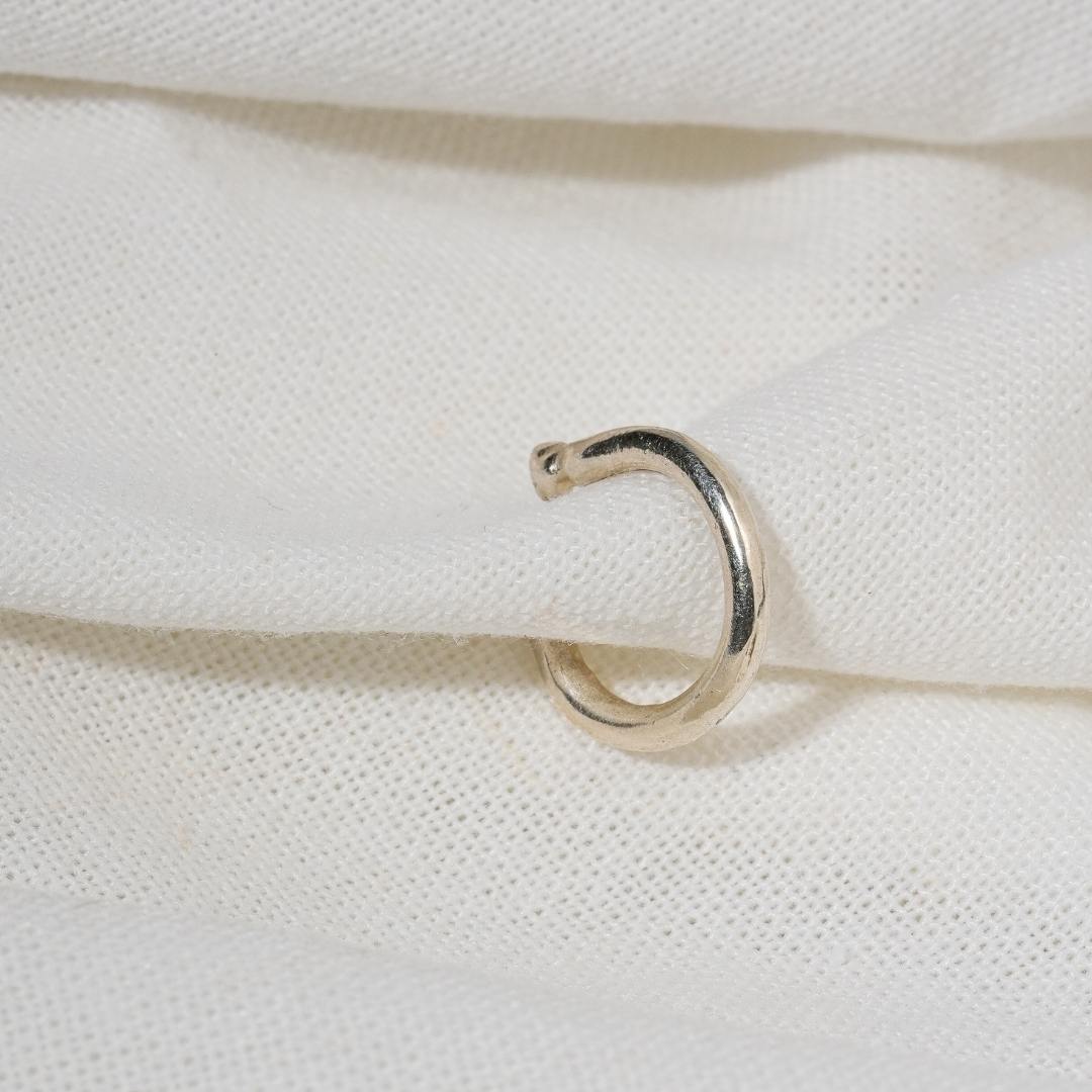 חבק אוזן ליין • Line ear cuff